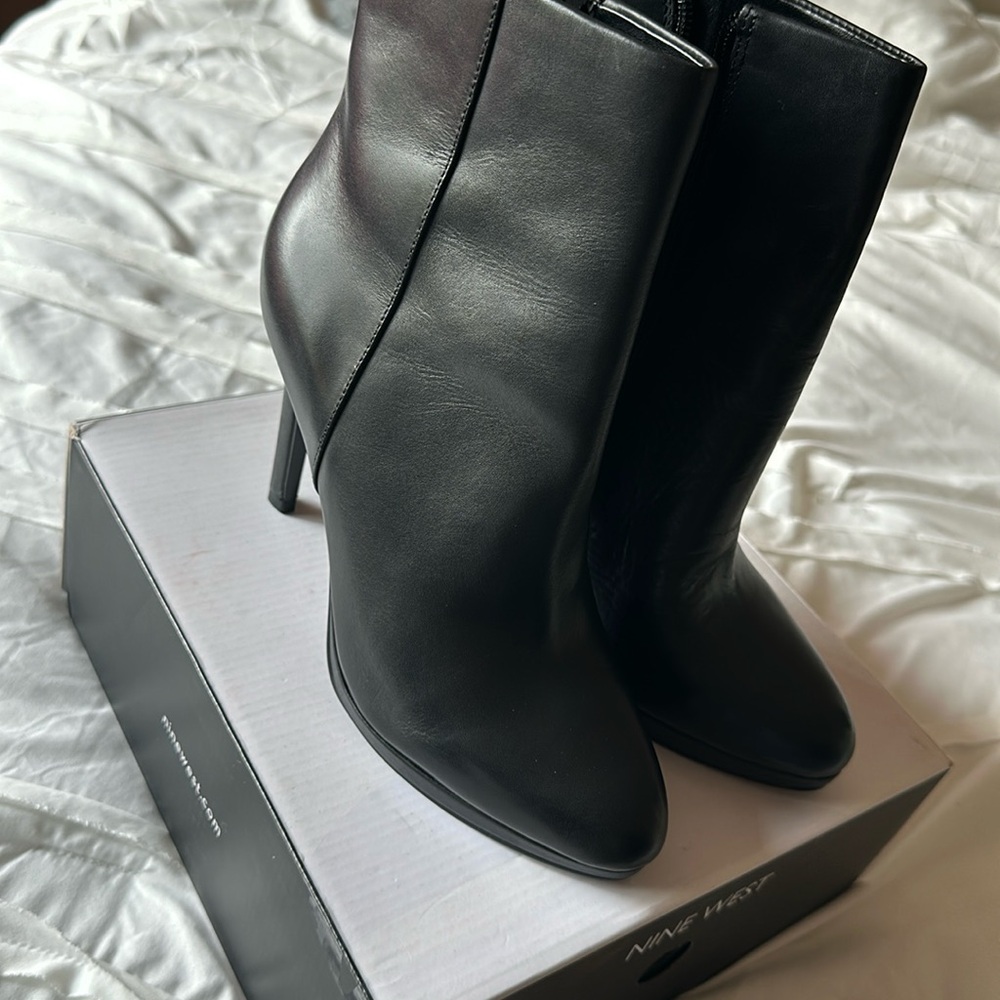Black booties 7 1/2 New Nine West brand